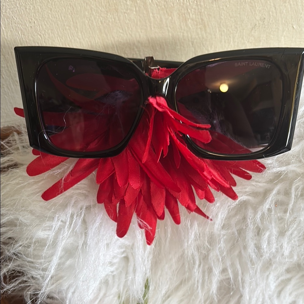 Luxury Black Rectangular Sunglasses - image 1